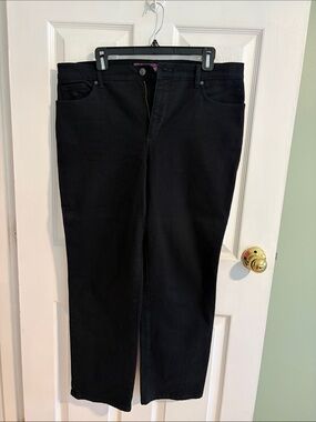 Gloria Vanderbilt Amanda, Black Women's Straight-Leg Jeans, 28” inseam